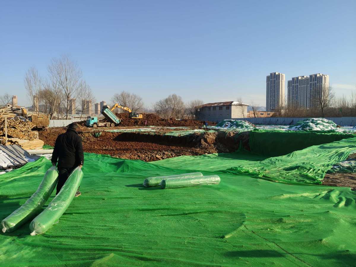 筑牢綠色屏障，守護藍天白云——市住建局全面加強秋季園林綠化在建工程揚塵管控